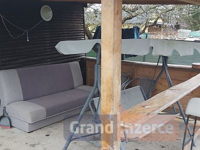 Pronájem dřevěné chatky a části zahrady v Rokycanech